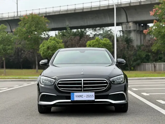 Mercedes-Benz E-Class — Фото автомобиля 2