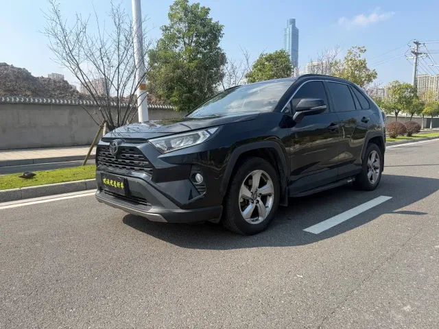 Фотография автомобиля — Toyota RAV4
