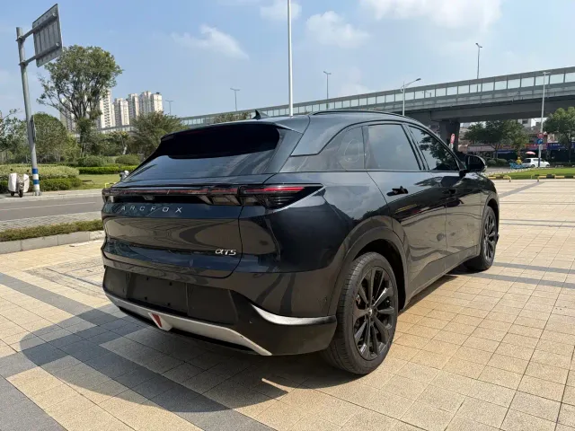 Arcfox Alpha T5 — Фото автомобиля 12