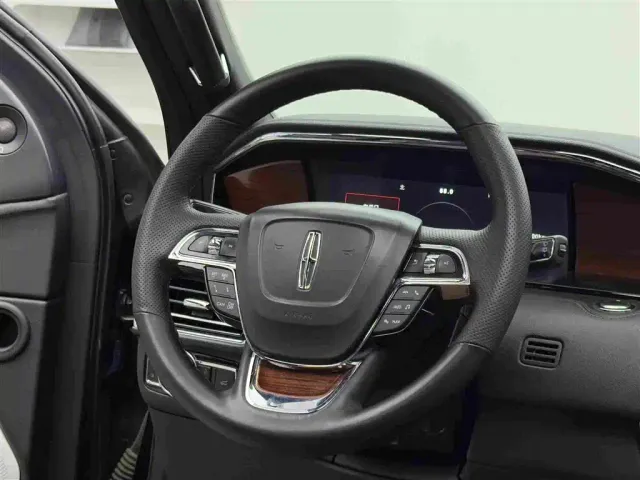 Lincoln Navigator — Фото автомобиля 14