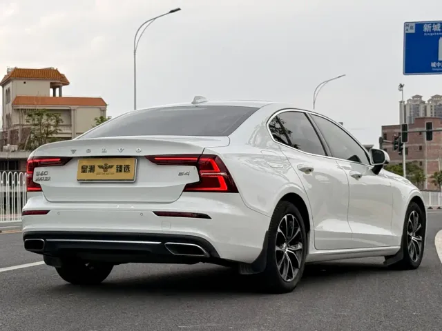 Volvo S60 — Фото автомобиля 21