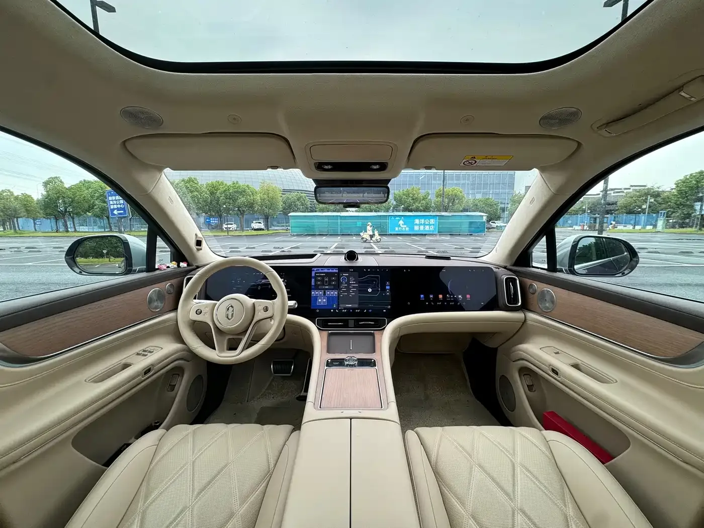 AITO Wenjie AITO M9 2025 Extended Range Ultra 52kWh 5-Seater — Фото автомобиля 11