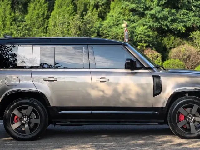 Land Rover Defender — Фото автомобиля 4