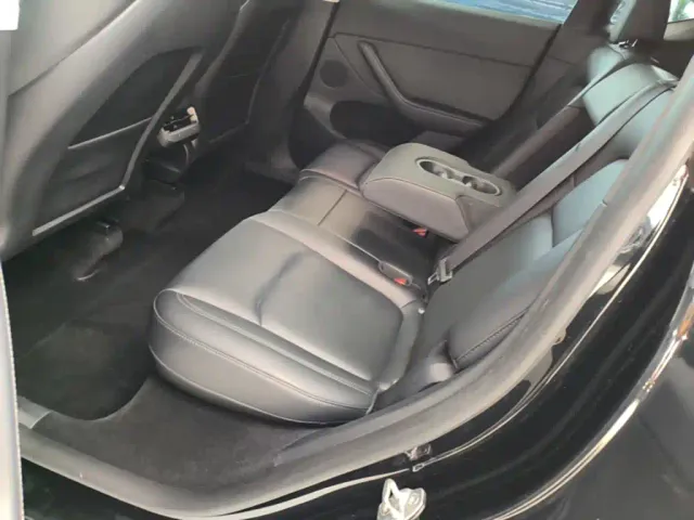 Tesla Model Y — Фото автомобиля 16