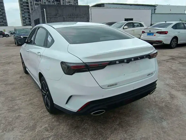 Geely Binrui — Фото автомобиля 11