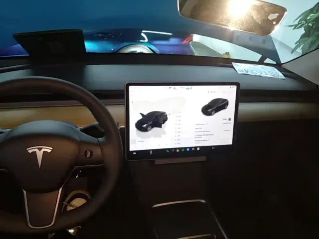 Tesla Model Y — Фото автомобиля 9