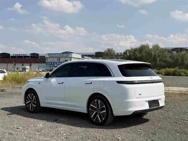 Li Auto L7 — Фото автомобиля 6