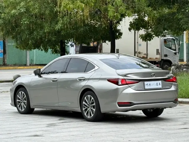 Lexus ES — Фото автомобиля 15