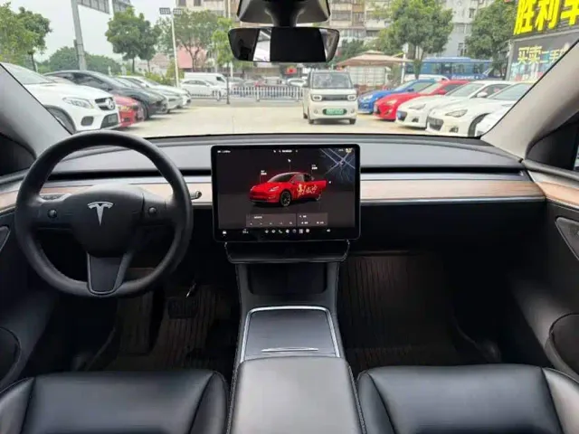 Tesla Model Y — Фото автомобиля 7