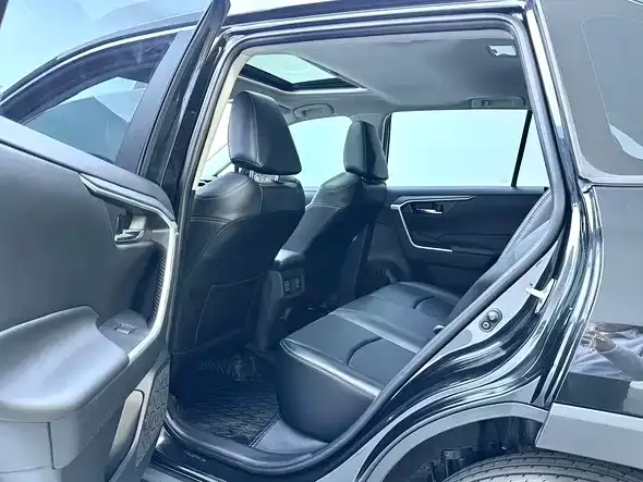 Toyota RAV4 — Фото автомобиля 14