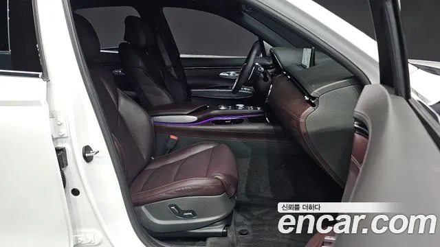 Genesis GV70 — Фото автомобиля 16