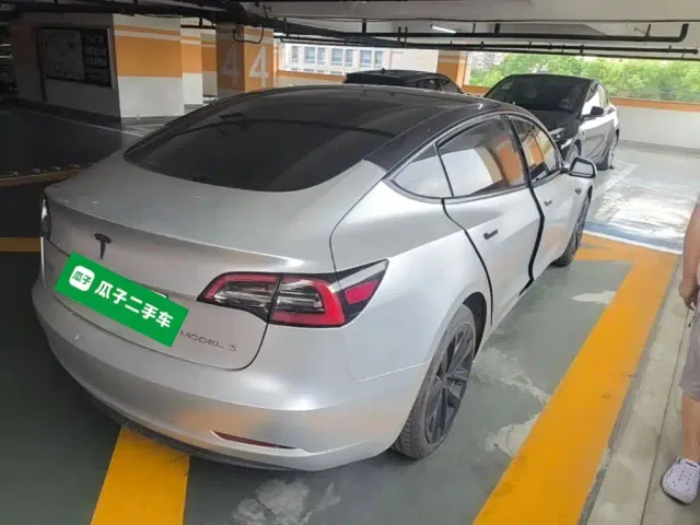 Tesla Model 3 — Фото автомобиля 4