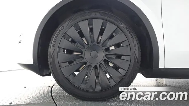 Tesla Model Y — Фото автомобиля 5