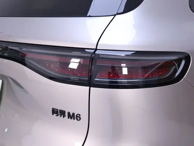 Aito M6 — Фото автомобиля 9