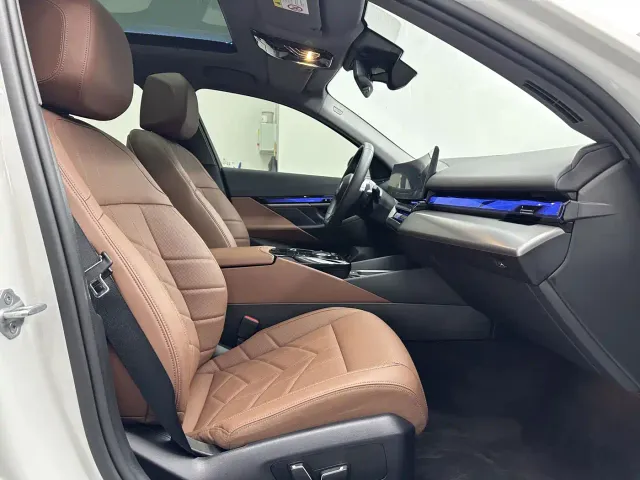 BMW 5 Series — Фото автомобиля 12