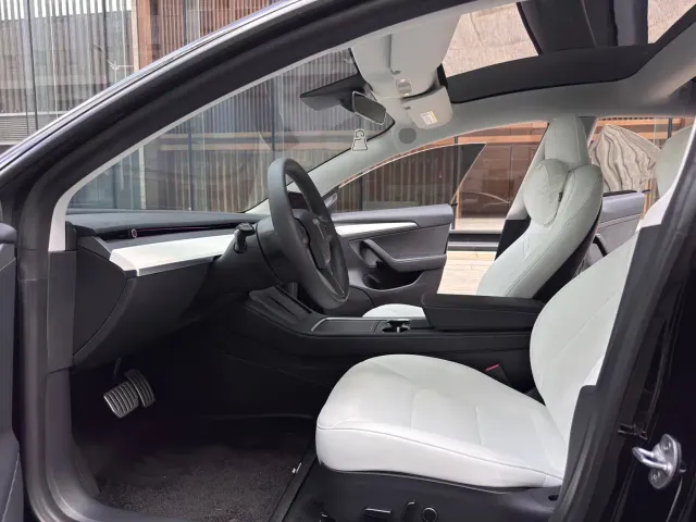 Tesla Model 3 — Фото автомобиля 14