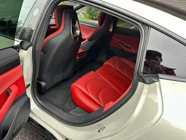 Xiaomi SU7 — Фото автомобиля 10