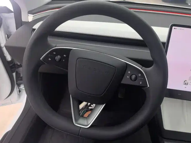 Tesla Model 3 — Фото автомобиля 15