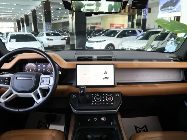 Land Rover Defender — Фото автомобиля 15