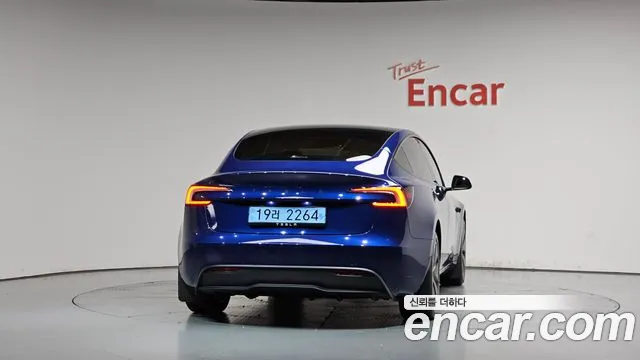 Tesla Model 3 — Фото автомобиля 3