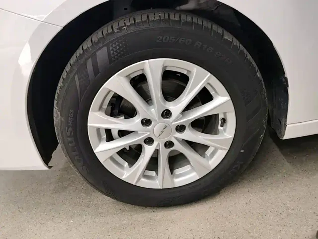 Roewe i5 — Фото автомобиля 22