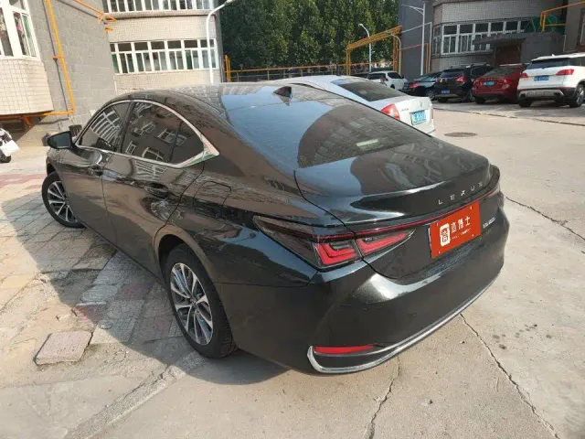 Lexus ES — Фото автомобиля 5