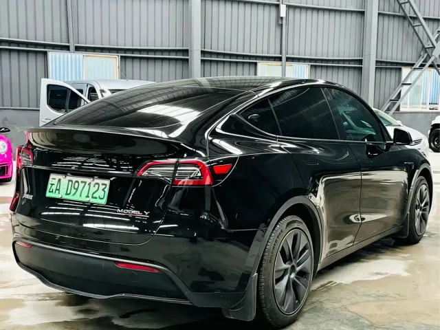 Tesla Model Y — Фото автомобиля 4