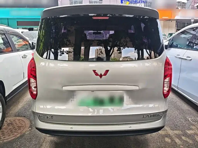 Wuling Hongguang — Фото автомобиля 5