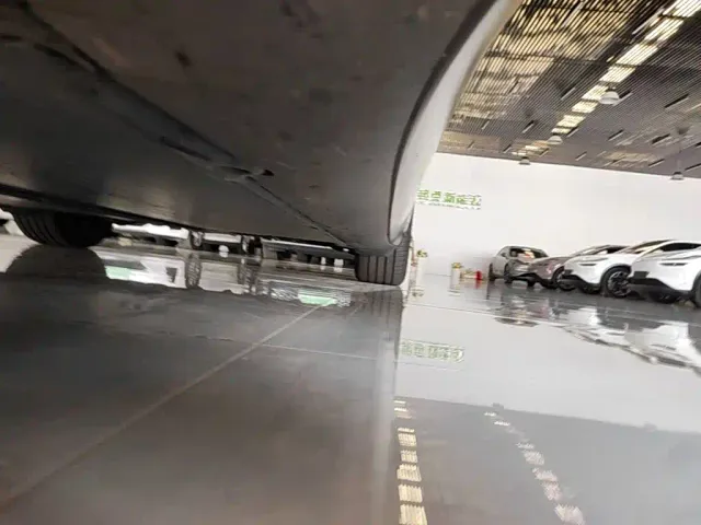 Tesla Model 3 — Фото автомобиля 21