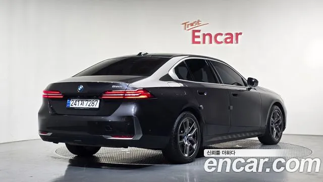 BMW 5 Series G60 — Фото автомобиля 2