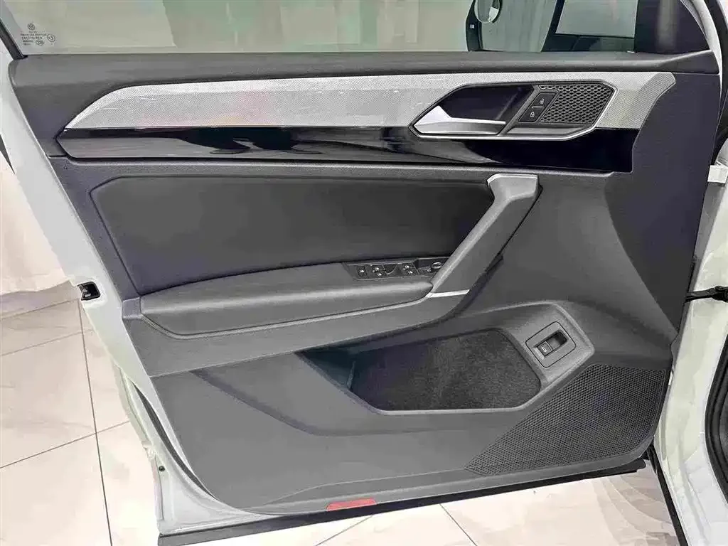 Volkswagen Tayron 2022 280TSI 2WD Luxury Smart Connect Edition — Фото автомобиля 8