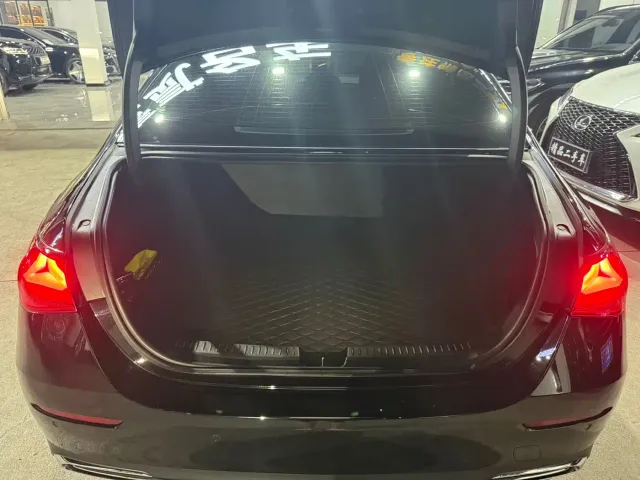 Mercedes-Benz E-Class — Фото автомобиля 15
