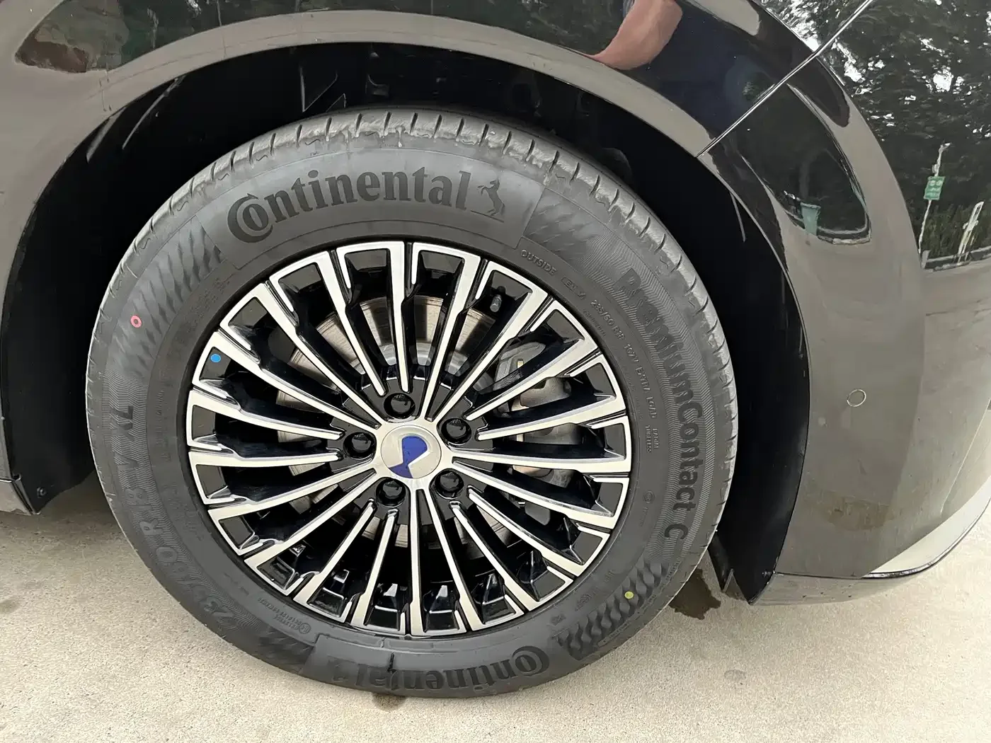 Denza Denza D9 2025 DM-i Smart Drive Edition 1020 AWD Premium — Фото автомобиля 23