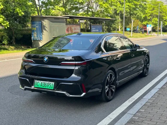 BMW i7 — Фото автомобиля 3