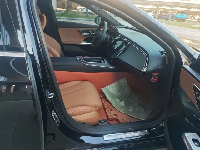 Mercedes-Benz E-Class — Фото автомобиля 8