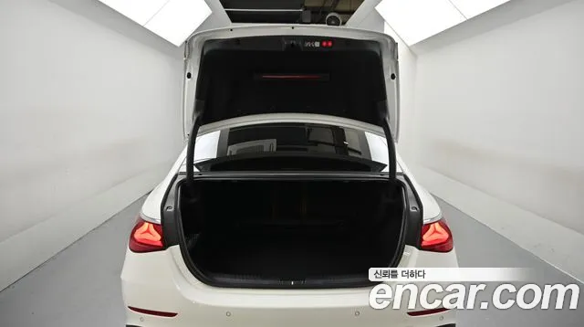Mercedes-Benz E-Class — Фото автомобиля 19