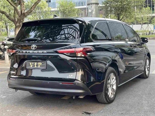 Toyota Sienna — Фото автомобиля 7