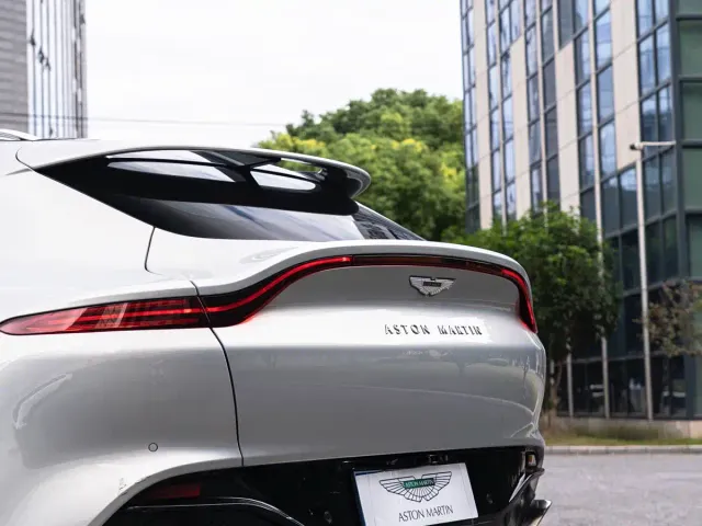 Aston Martin DBX — Фото автомобиля 6