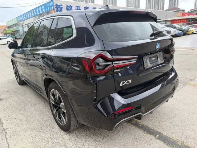 BMW iX3 — Фото автомобиля 7