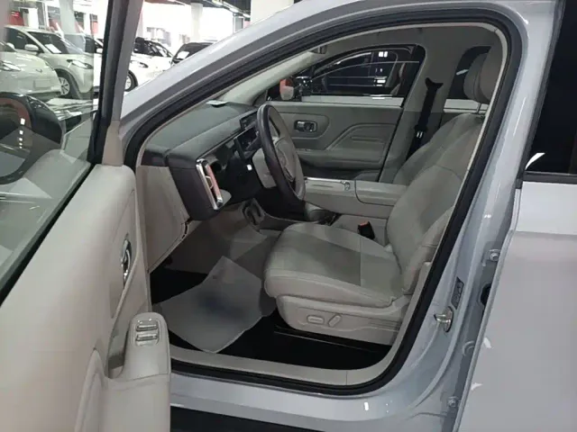 Leapmotor B10 — Фото автомобиля 15