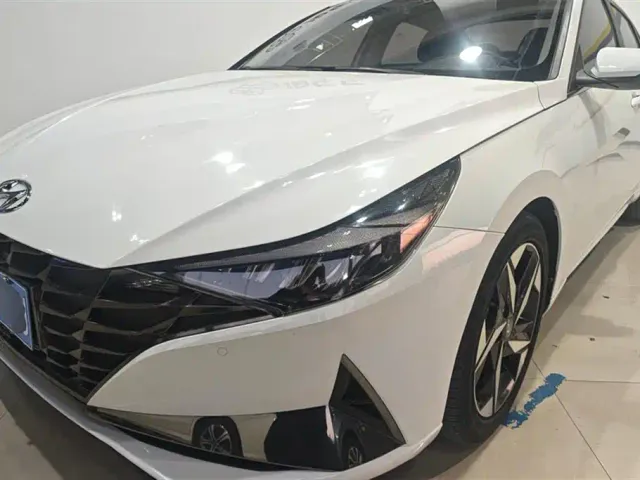 Hyundai Elantra — Фото автомобиля 5