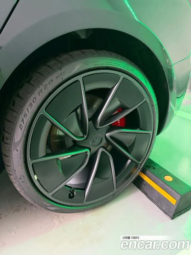 Tesla Model 3 — Фото автомобиля 11
