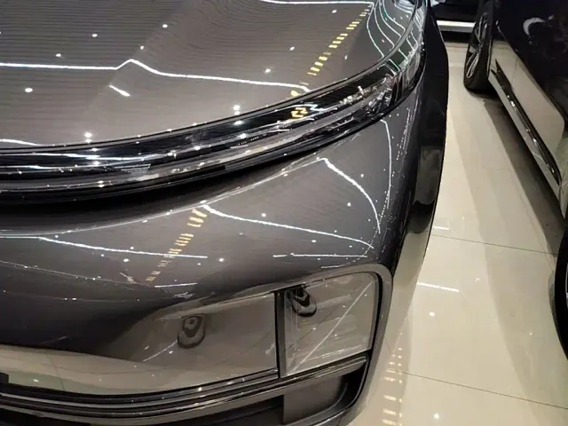 Li Auto L8 — Фото автомобиля 23