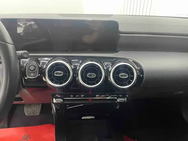 Mercedes-Benz Mercedes-Benz A-Class 2022 A 180 L Sport Sedan — Фото автомобиля 10