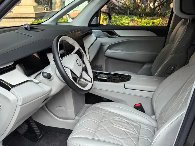 Volvo EM90 — Фото автомобиля 2