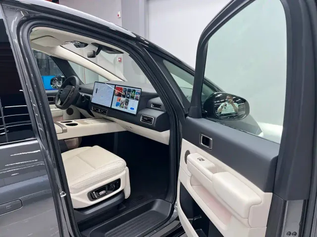 Li Auto MEGA — Фото автомобиля 13