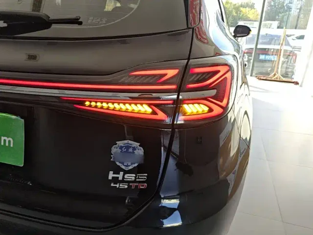 Hongqi HS5 — Фото автомобиля 7