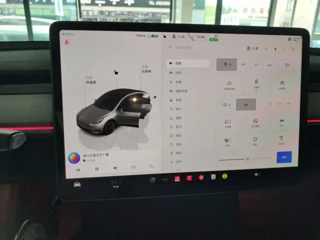 Tesla Model Y — Фото автомобиля 12