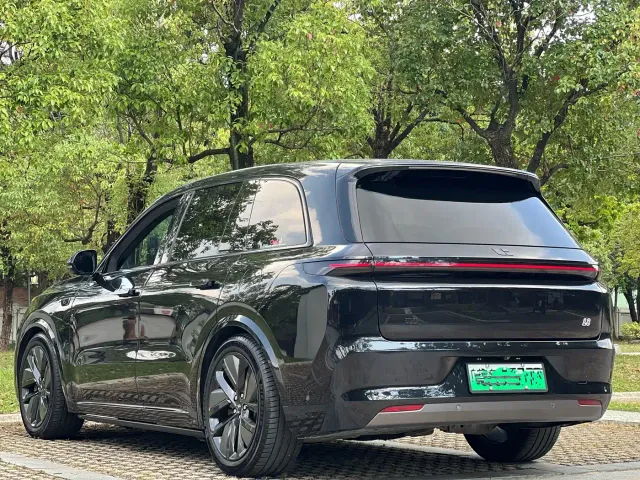 Li Auto L8 — Фото автомобиля 4