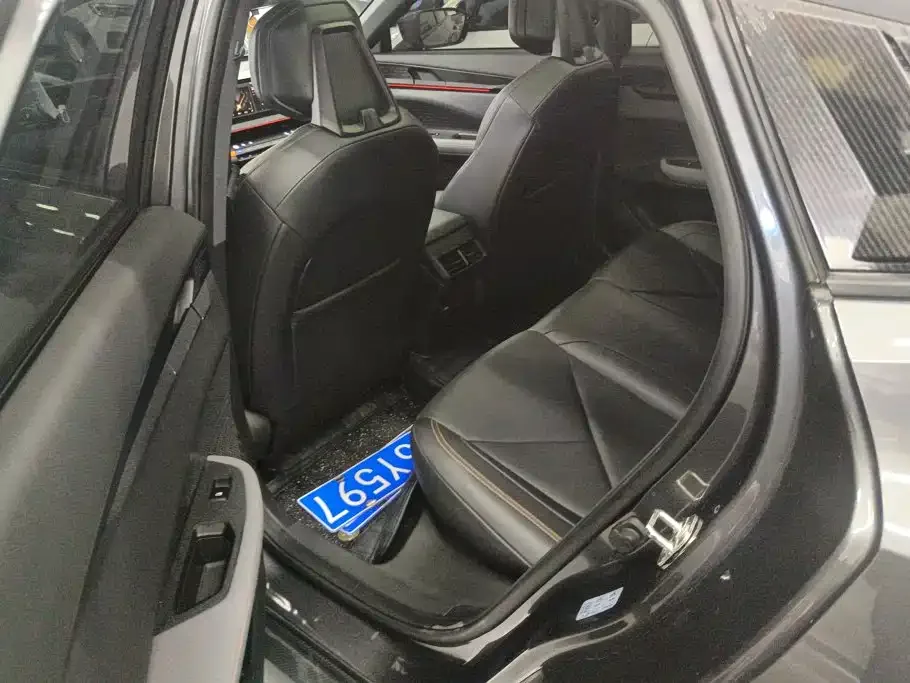 Changan Changan UNI-V 2022 1.5T Premium Model — Фото автомобиля 11